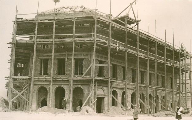 Rooseveltov trg 1930. godine, zidanje Novinarskog doma